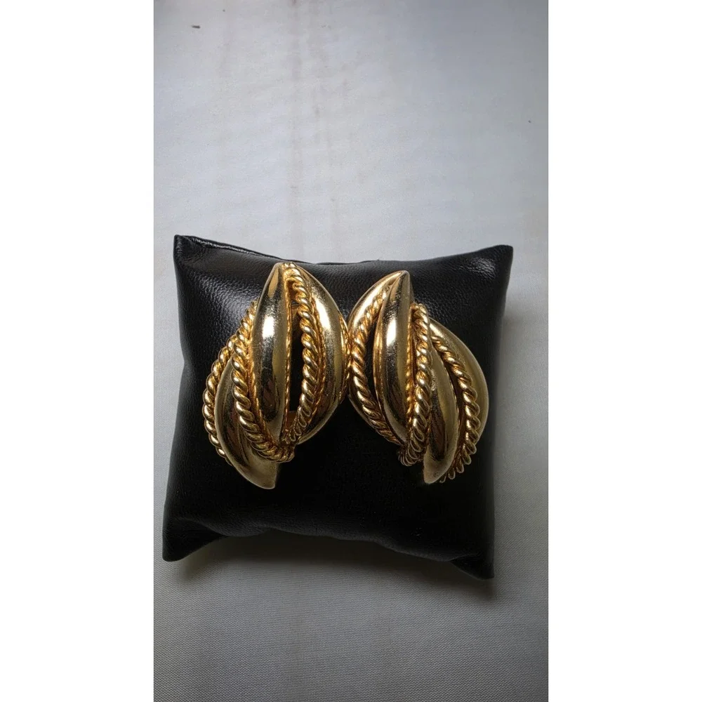 Vintage Gold Tone Chunky Clip on Earrings